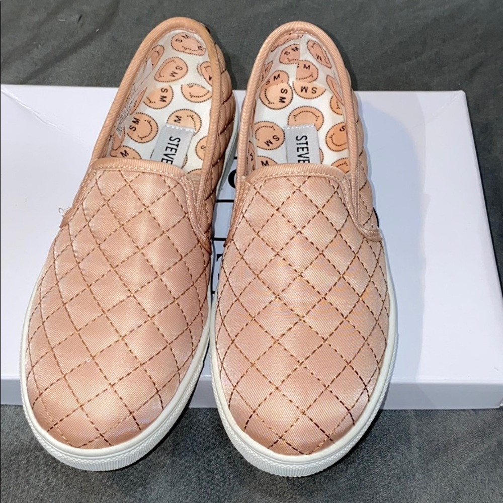 JECNTRCQ BLUSH STEVEN MADDEN